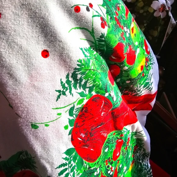 Vintage Christmas Tablecloth - Picture 4 of 4